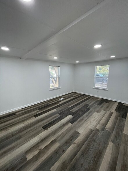 Building Photo - 1214 La Vega St