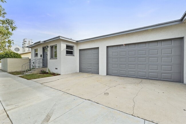 Building Photo - 2 br, 1.5 bath Duplex - 1160 North Fries A...