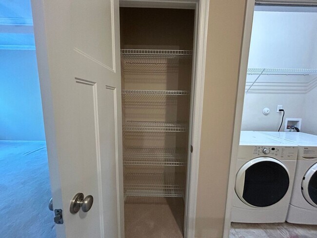 Building Photo - Waterfront Living at Its Finest in Norfolk, VA