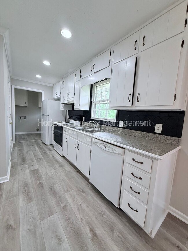 Building Photo - 5035 Merlin Dr