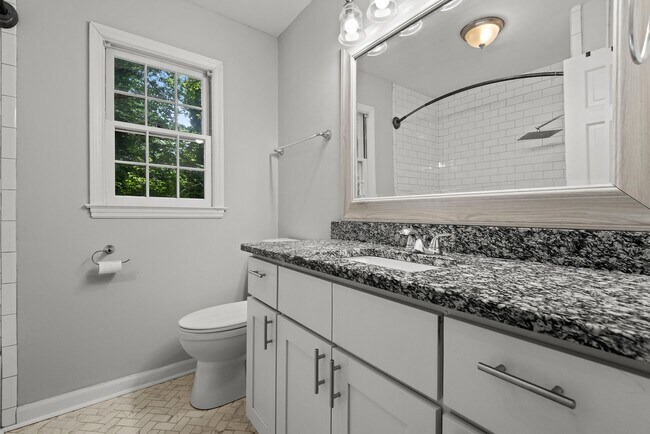 Building Photo - Raleigh 2bedroom 1.5 bathroom townhome- Available Now