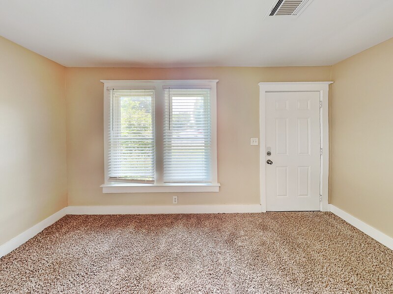 Building Photo - 2497 Lakewood Ave SW