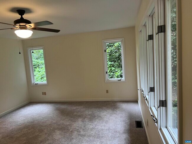 Building Photo - 14150 James River Rd