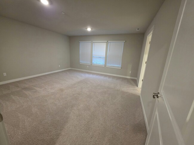 Building Photo - 21118 Meridian Dr SE