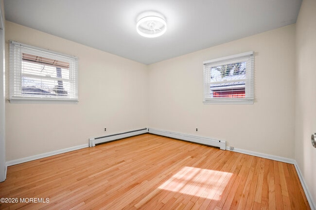 Building Photo - 573 Lloyd Rd