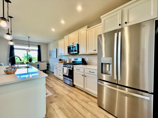 Building Photo - Fully Furnished Executive Miamisburg Home