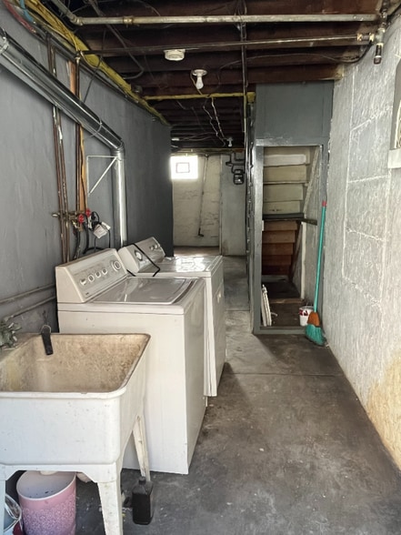 Building Photo - 1467 Lardner St