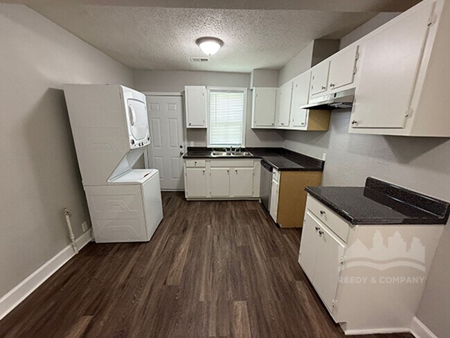 Building Photo - Half off full months rent !!! Welcome to o...