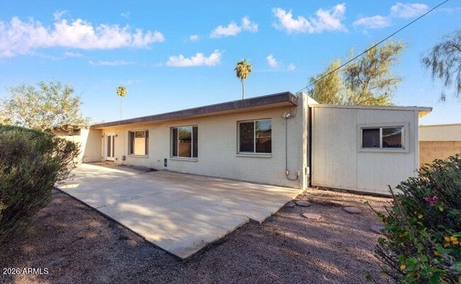 Building Photo - 1702 E Gaylon Dr