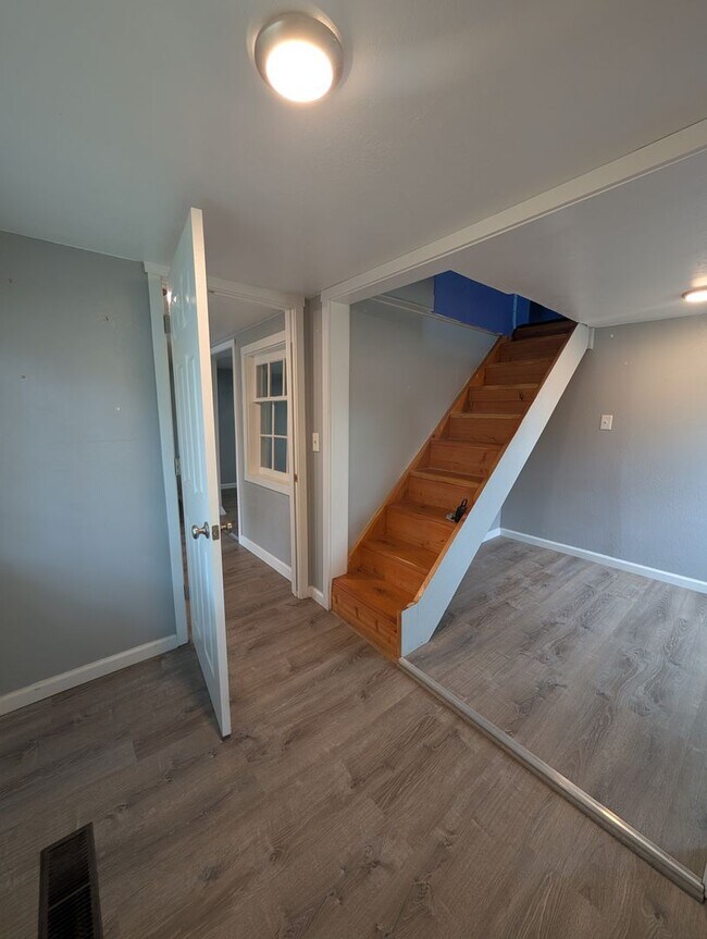 Building Photo - 515 Miller Ave