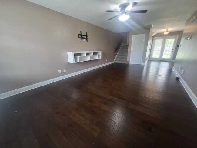 Building Photo - 703 Jim Brown Dr