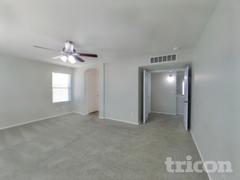 Building Photo - 930 W Mesquite Tree Ln