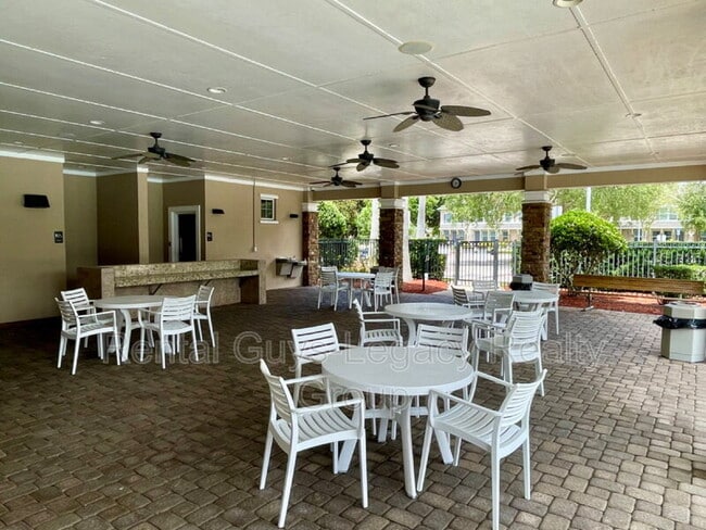 Building Photo - 5868 Pavilion Dr
