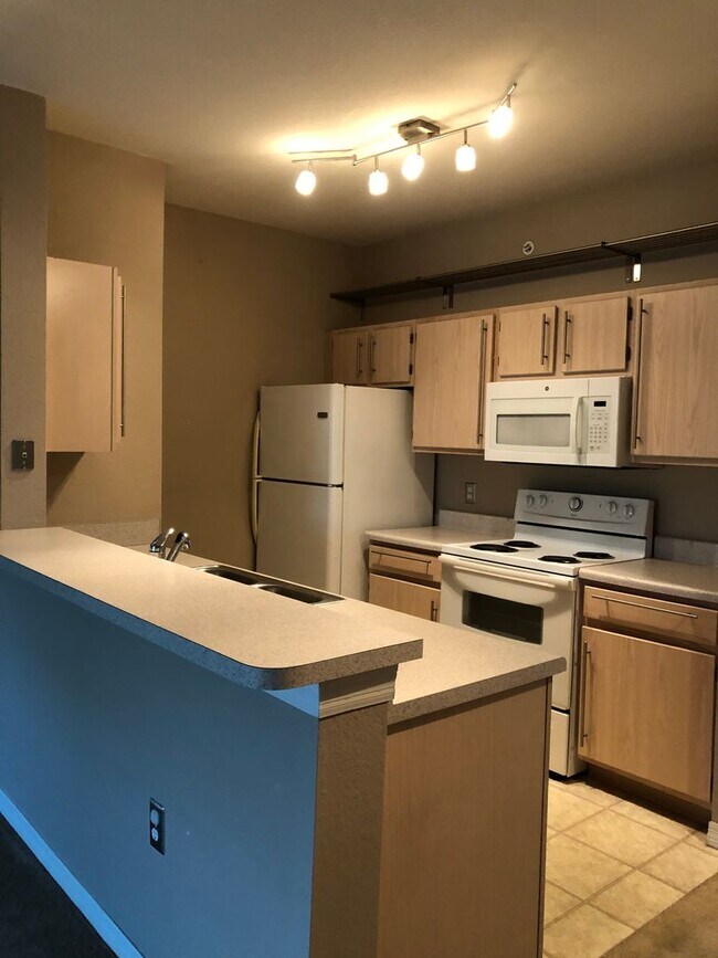 Building Photo - APARTMENT FOR RENT IN THE BEST AREA OF ORLANDO