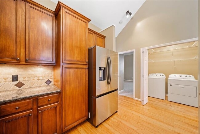 Building Photo - 726 Gardenside Cir SE