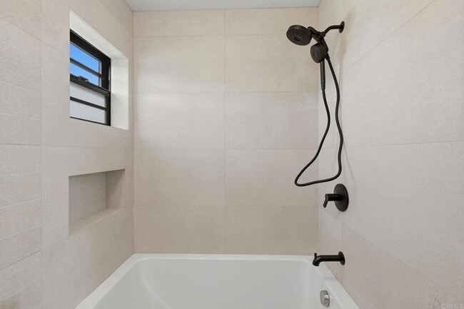 Building Photo - 1063 Buena Vista Way