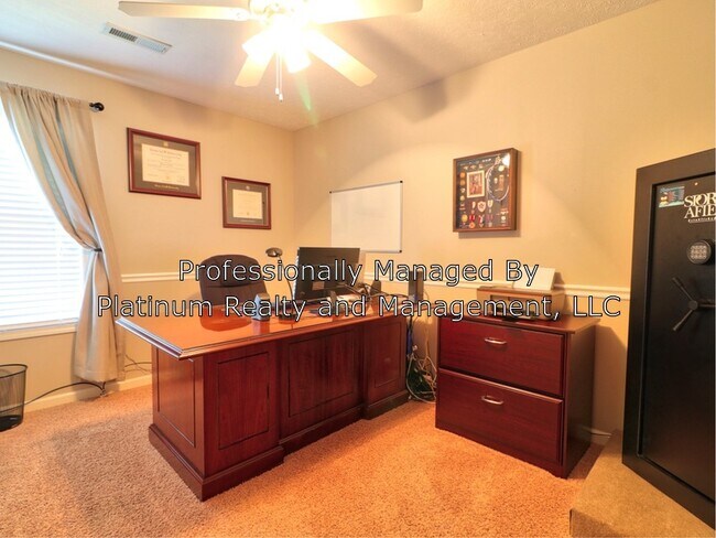 Building Photo - 3582 Southwood Dr