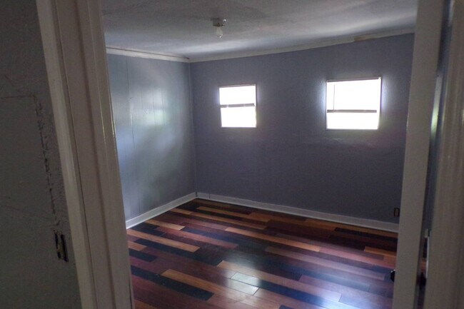 Building Photo - 705 Otis St
