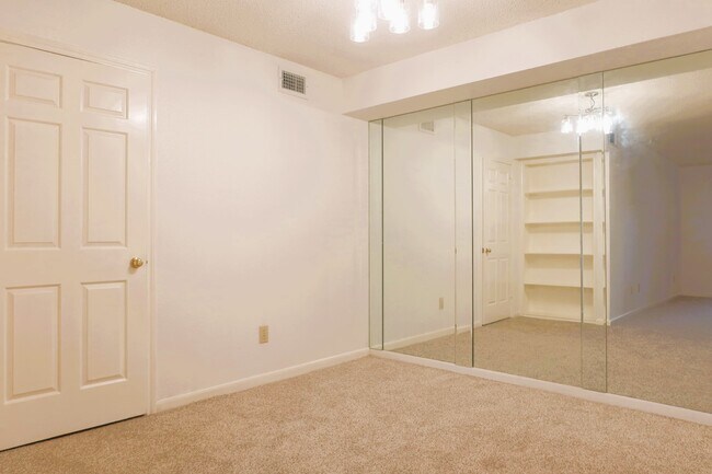Building Photo - 1311 Antoine Dr