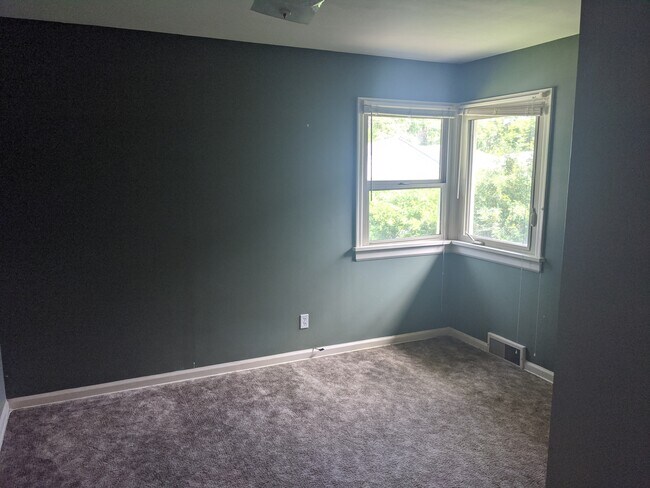 Building Photo - 414 S 12th Ave