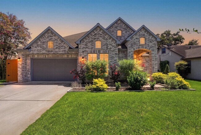 Building Photo - 1303 Gardenia Dr