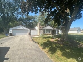 Building Photo - 375 Parklawn Dr