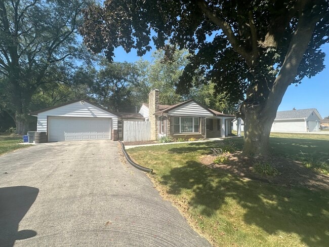 Primary Photo - 375 Parklawn Dr