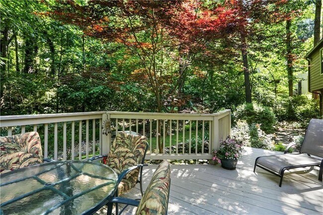 Building Photo - 2138 Carlyle Dr