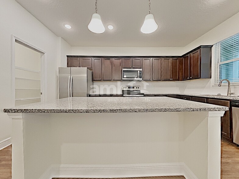 Building Photo - 737 Zarabrooke Ct