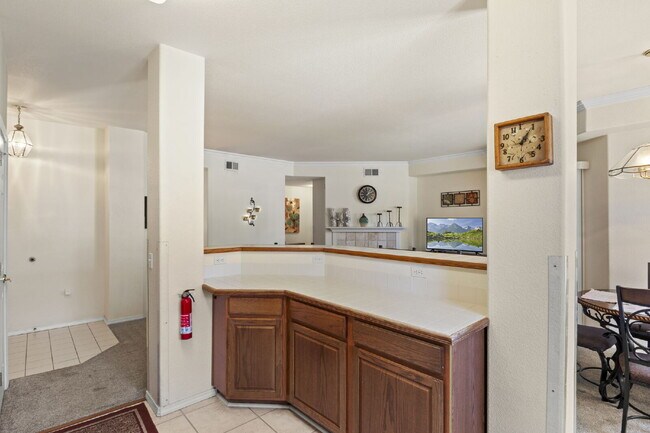 Building Photo - Fully Furnished Condo in Stratmoor Hills - Utilities Provided!