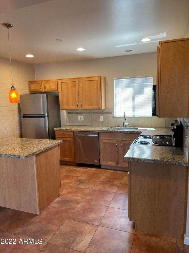 Building Photo - 6804 E 2nd St