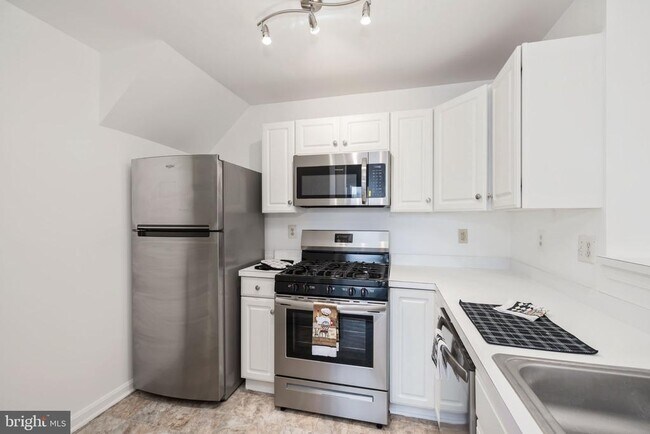 Building Photo - 1025 Gardenview Loop