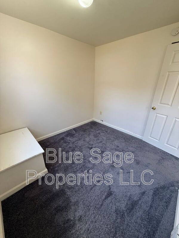 Building Photo - 1427 Simpson St