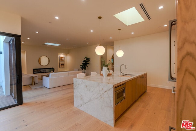 Building Photo - 4936 Coolidge Ave