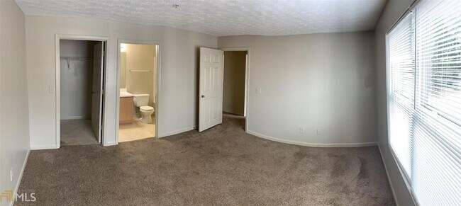 Building Photo - 9202 Fairington Ridge Cir
