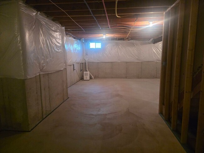 Building Photo - 173 Providence Ln