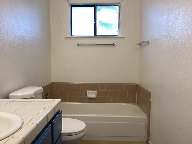 Building Photo - 16385 N D St