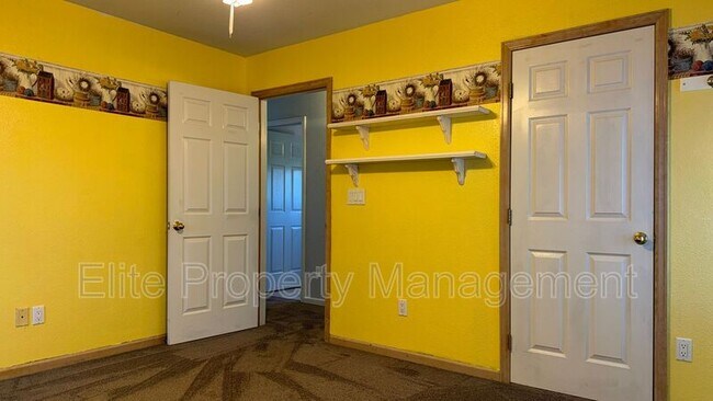 Building Photo - 629 W Kenosha Dr