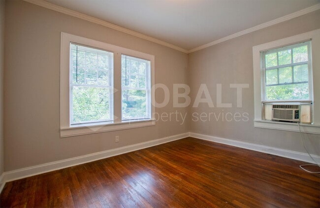 Building Photo - 674 Somerset Terrace NE