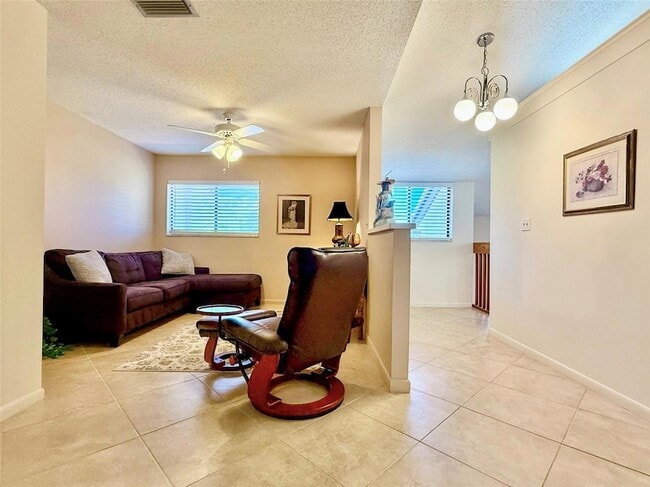 Building Photo - 10771 Palm Lake Ave