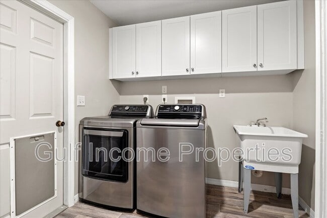 Building Photo - 8307 12th Ave Dr NW