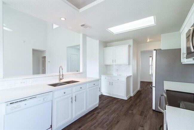 Building Photo - 2707 Troy Dr