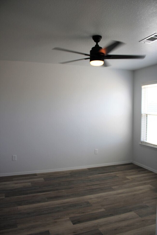 Building Photo - COX-NORTHRIDGE DR-1