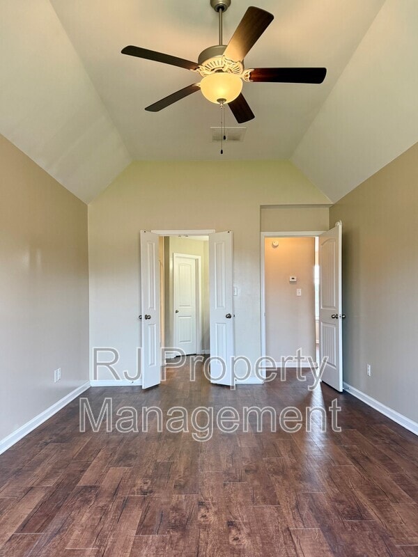 Building Photo - 5520 Kaitlyn Dr E