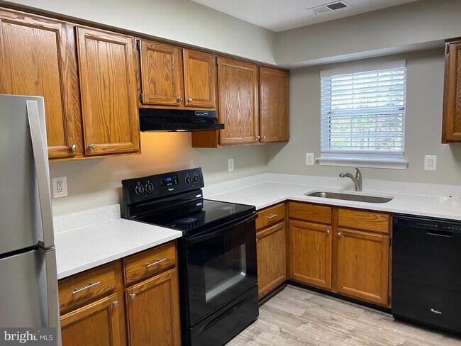 Building Photo - 9949 Grapewood Ct