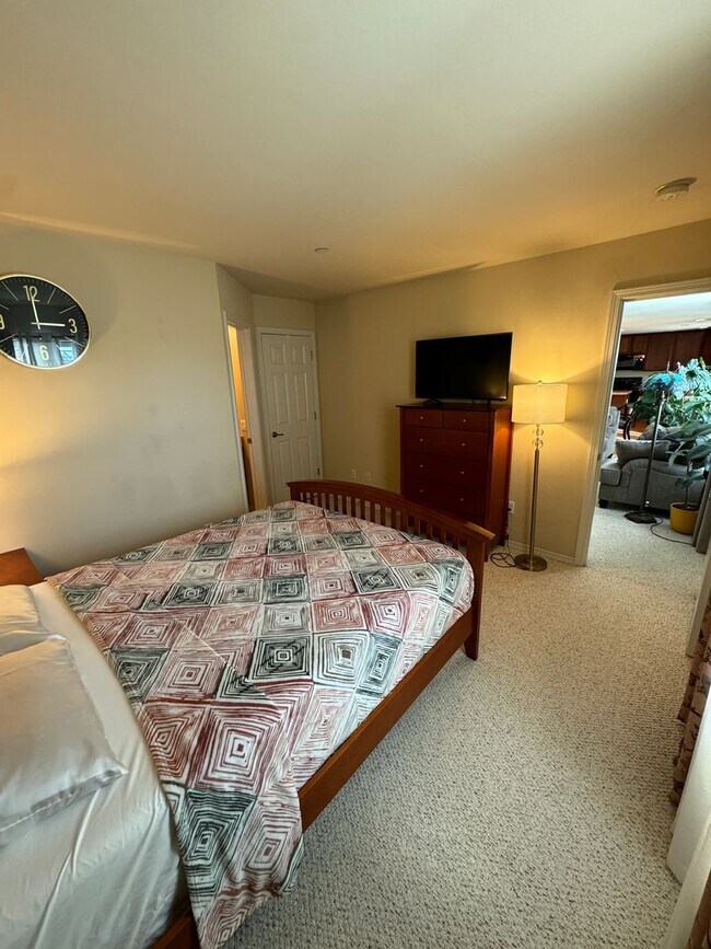 Building Photo - 1175 Swan Loop