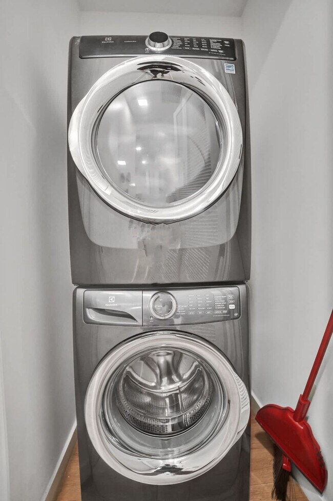 Building Photo - 1220 17th St