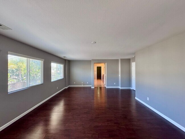 Building Photo - Beautiful Two Story 5 bedroom Home in the ...