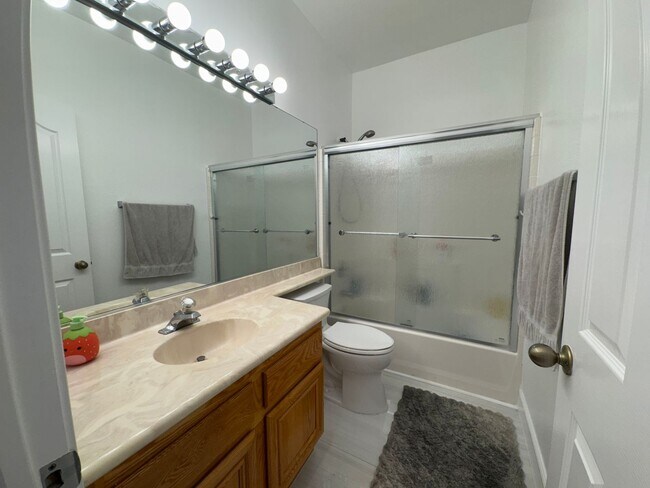 Building Photo - BEAUTIFUL 4BR/3BA home in SINGING HILLS VI...
