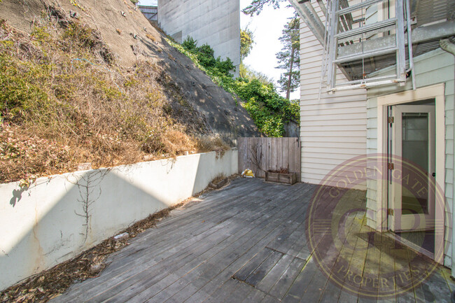 Building Photo - Corona Heights - 3 BR, 2.5 BA Condo 1,586 ...